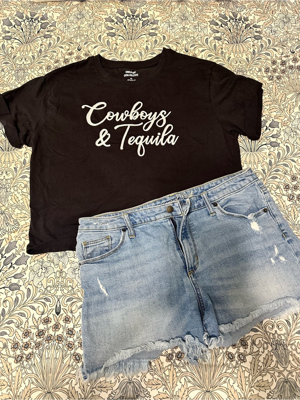 Universal Thread Black 'Cowboys & Tequila' Graphic Tee